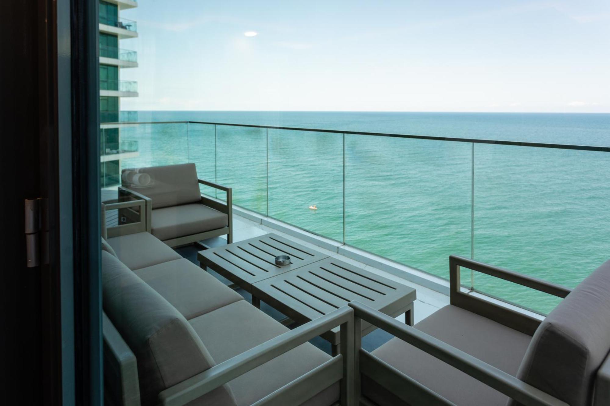 Batumi View Luxury Hotel Exterior photo